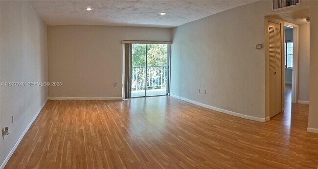 Building Photo - 9651 SW 77th Ave