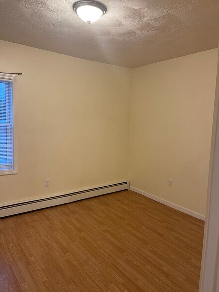 Building Photo - 42 Pond St