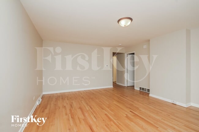 Building Photo - 14340 Kenwood Ave