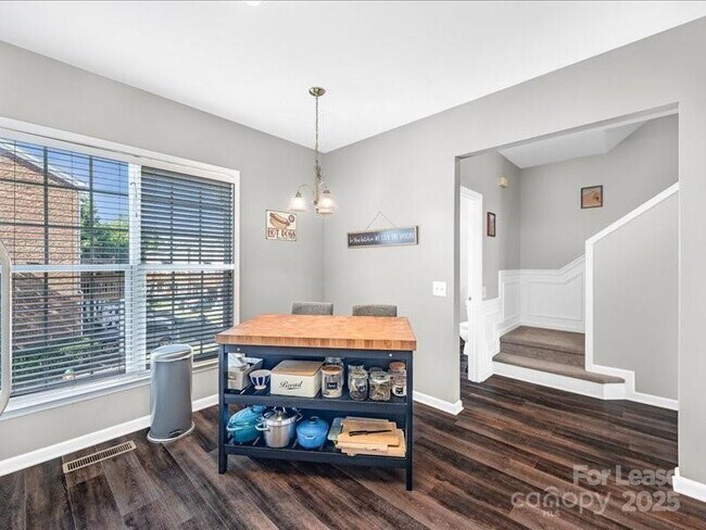 Building Photo - 10436 Winslet Dr