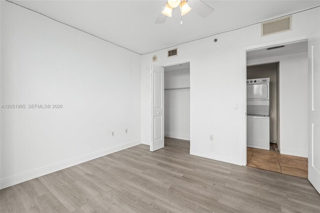 Building Photo - 2681 N Flamingo Rd