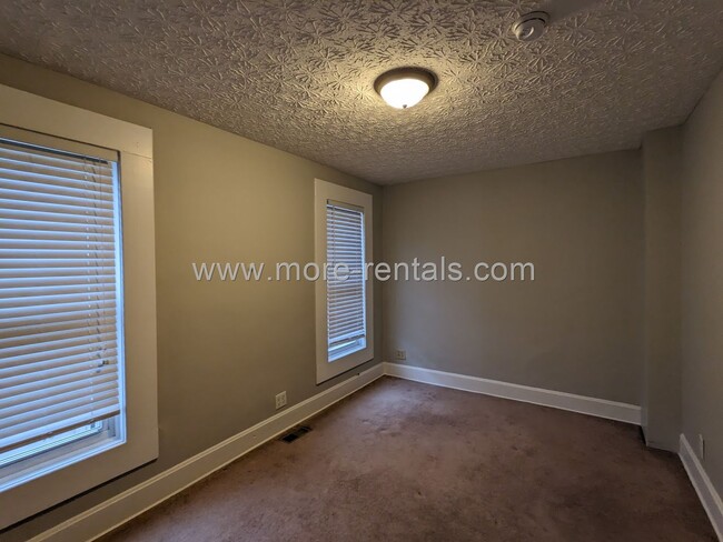 Building Photo - 404-406-406 E Deshler Ave