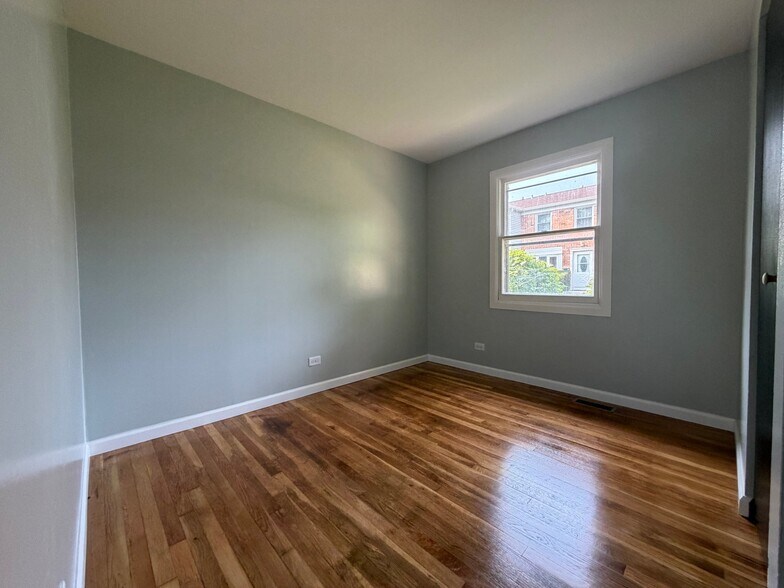 Building Photo - 1068 Bristol Ct