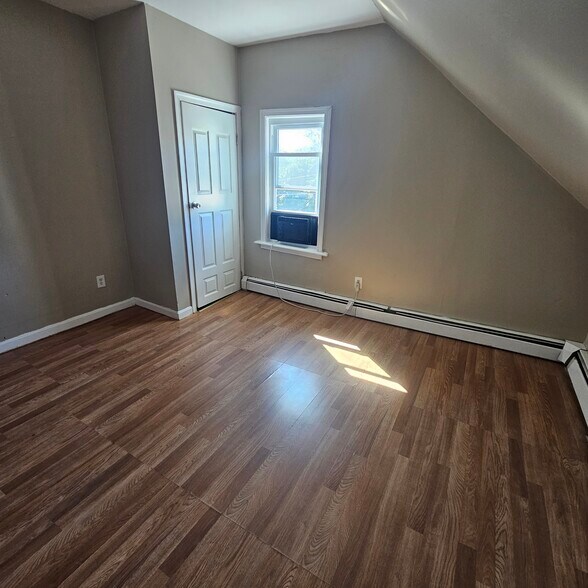 Large Bedroom - 151 Regent Ave