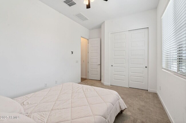 Building Photo - 16423 W Charlotte Dr