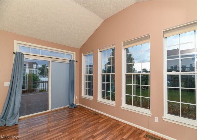 Building Photo - 200 Weatherstone Ct