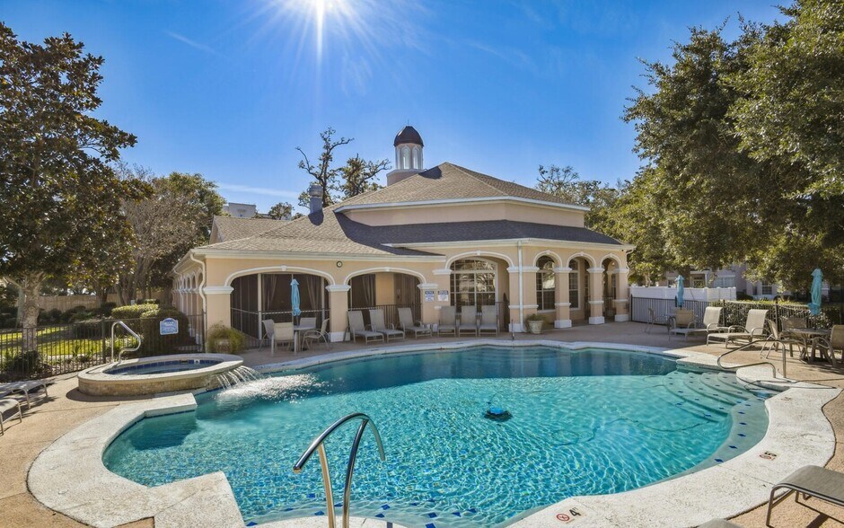Building Photo - 2252 Beach Dr