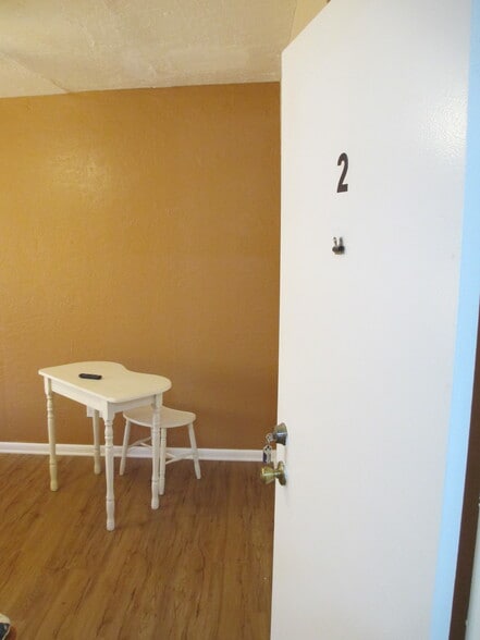 Building Photo - 702 Hughlett Ave