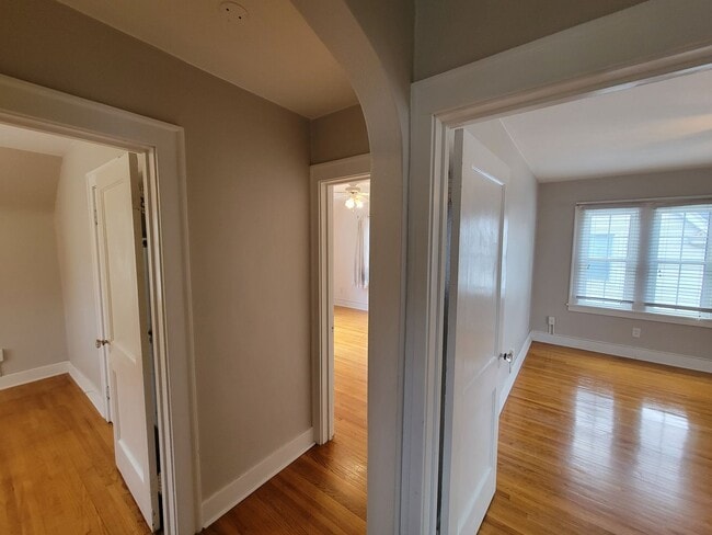 Building Photo - Beautiful Cedar Falls Home