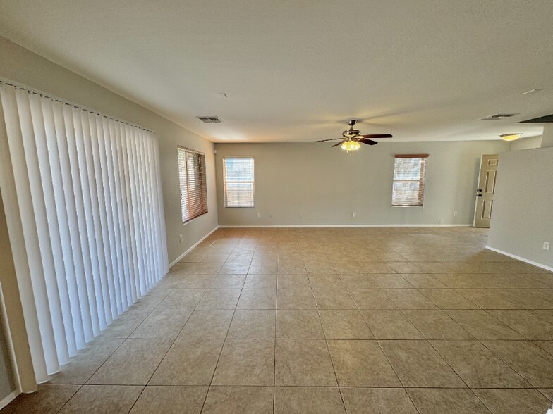 Building Photo - 1337 E Stirrup Ln
