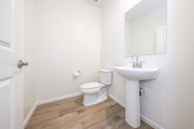 Building Photo - 7867 S Walnutview Dr