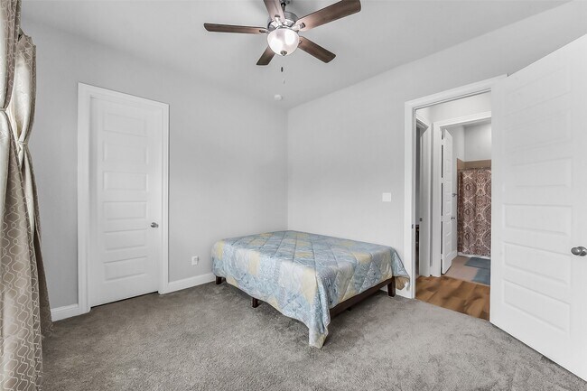 Building Photo - 11927 Carillon Forest Dr