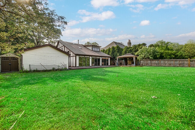 Building Photo - 23327 Wildwood Ln