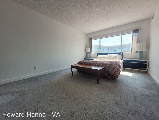 Building Photo - 2 br, 2 bath House - 3288 Page Avenue, #304
