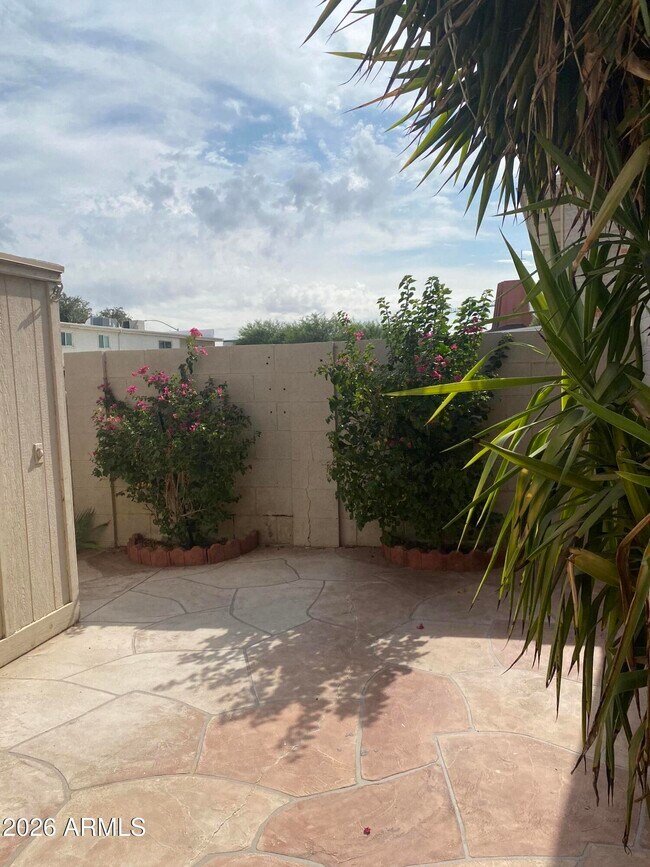 Building Photo - 6933 E Osborn Rd