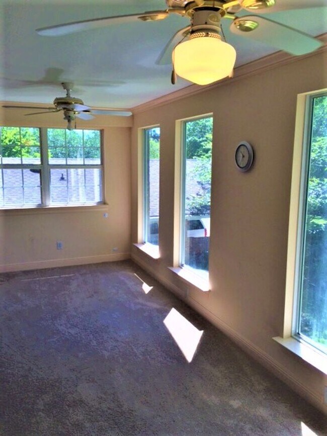 Building Photo - Great home at entrance of Bocage Jefferson...