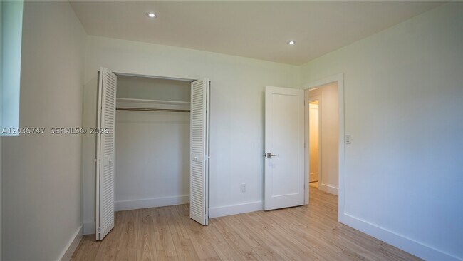 Building Photo - 15340 SW 85th Ave