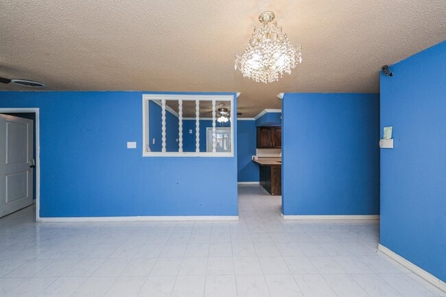 Building Photo - 806 Bustamante St