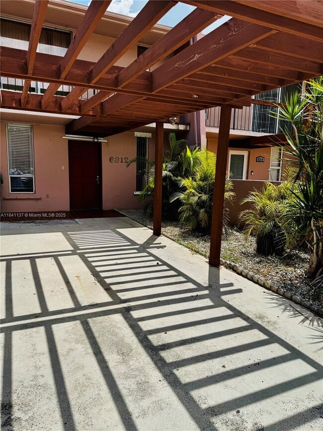 Building Photo - 6312 SW 139th Ct