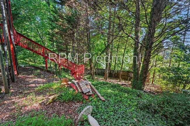 Building Photo - 550 Claudel Ct SW