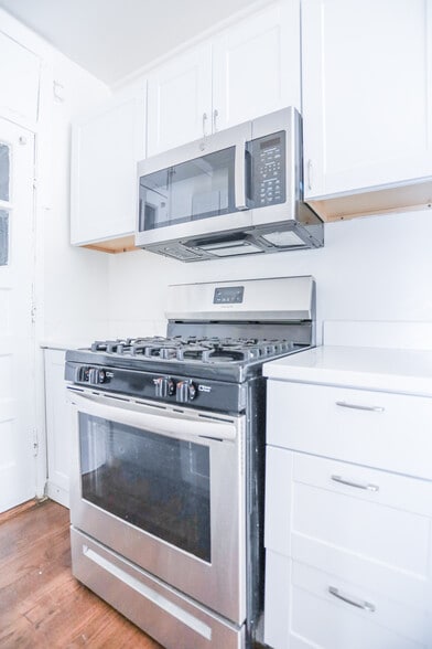 Primary Photo - 5063 N Glenwood Ave