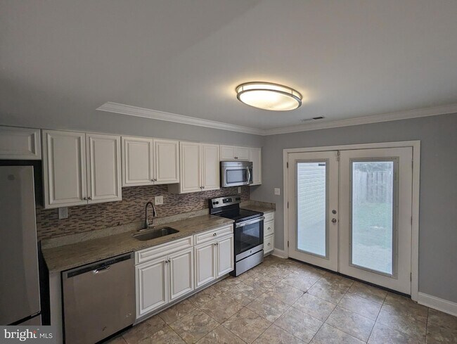 Building Photo - 483 Arwell Court