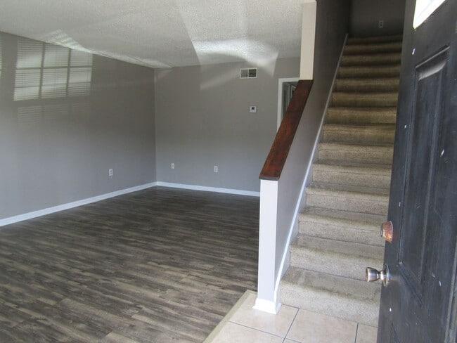 Building Photo - 1100 Pineland Ave