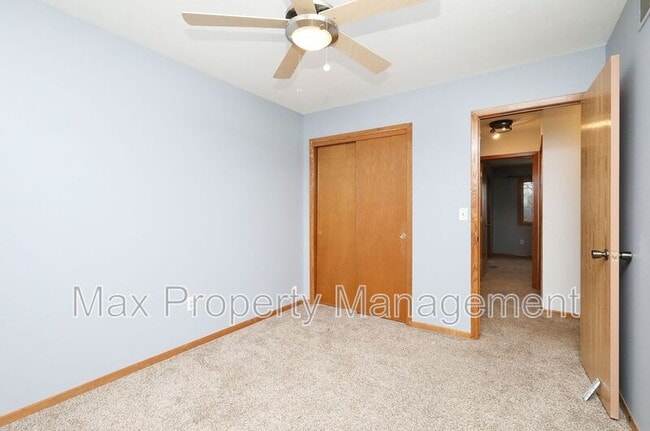 Building Photo - 2400 Rocklyn Dr