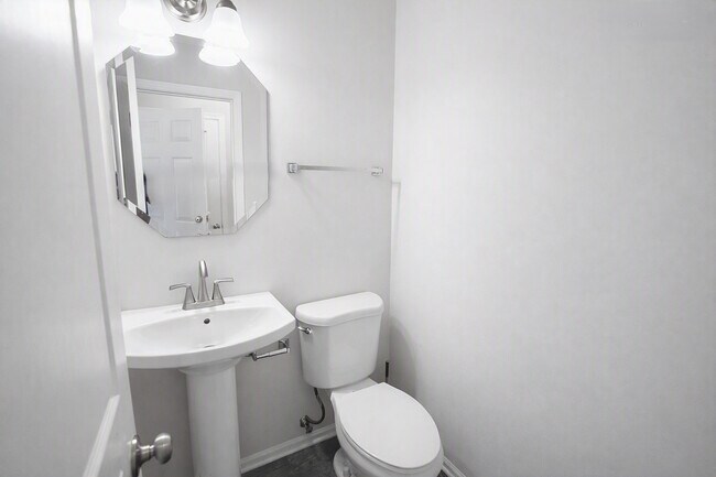 Building Photo - 3224 Bromley Ln