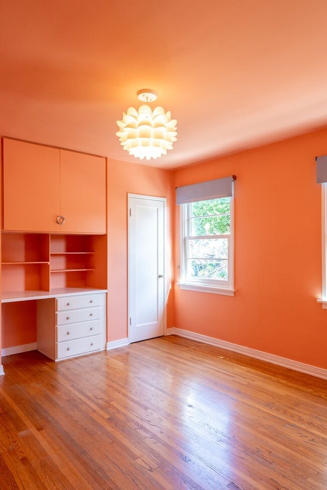 Building Photo - Vibrant 2b2b Franklin Hills / Los Feliz Home - Huge Private Grass  Yard - Central HVAC