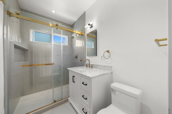 Building Photo - 7418 Romaine St