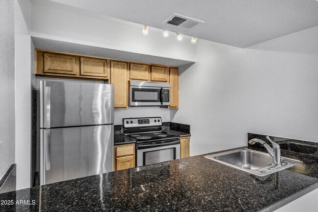 Building Photo - 1241 N 48th St
