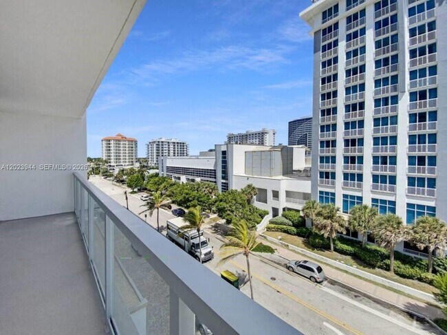 Building Photo - 209 N Fort Lauderdale Beach Blvd