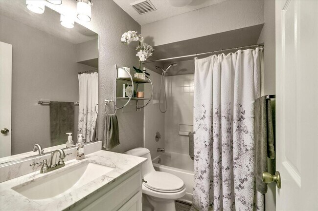 Building Photo - 1437 Promenade Cir