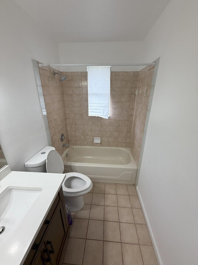 Building Photo - 1334 N Mangonia Dr