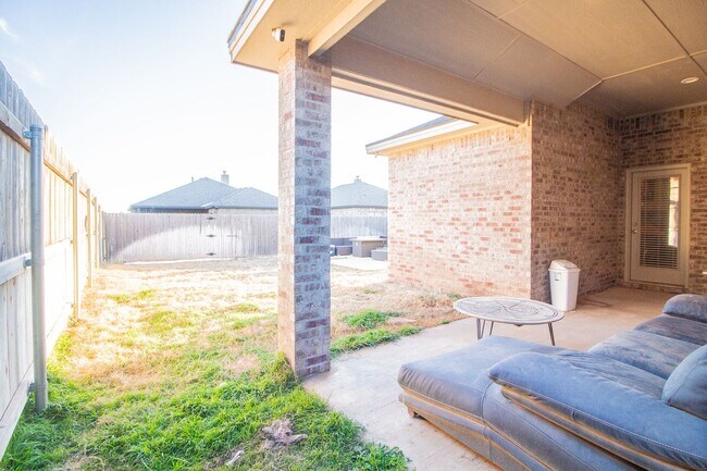 Building Photo - Pre-leasing for Fall!! 3/2/2 Luxury Home i...