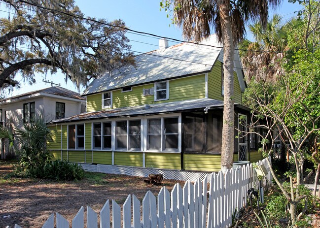 Building Photo - 1801 Riverview Dr