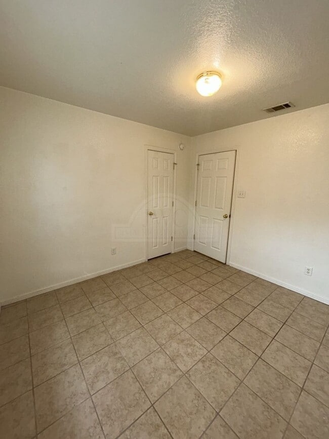 Building Photo - 105 Castellon Ct