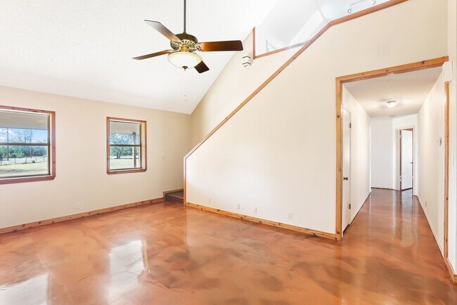 Building Photo - Hill Country Retreat