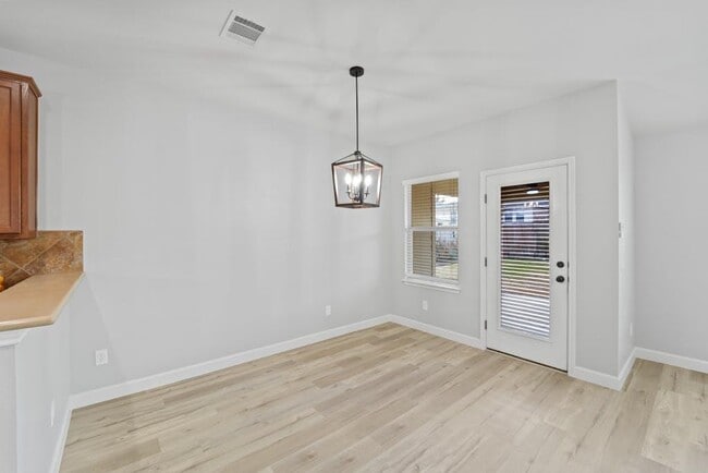 Building Photo - 3529 Shiraz Loop