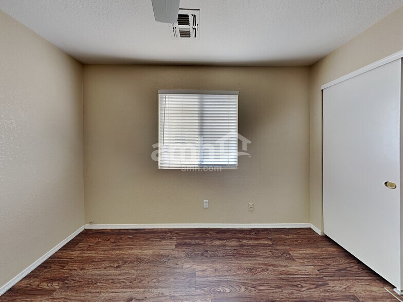 Building Photo - 7033 E Mitchell Flyer Rd