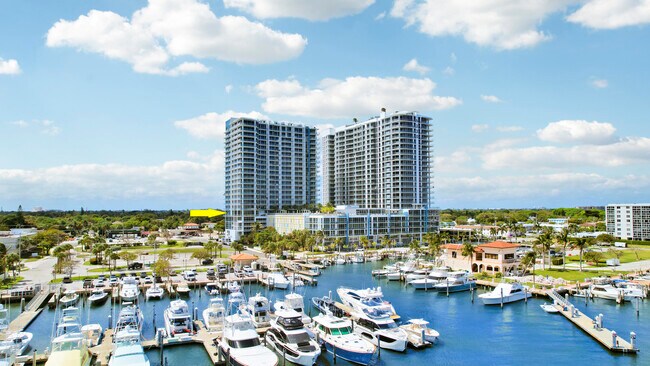 Building Photo - 220 Lake Shore Dr