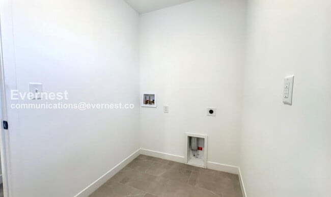 Building Photo - 27605 E Red Fox St