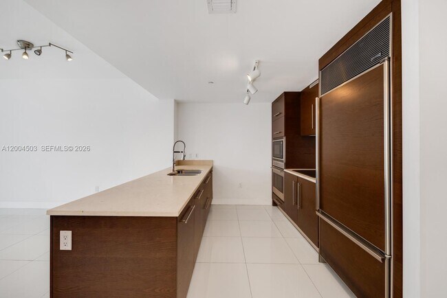 Building Photo - 465 Brickell Ave