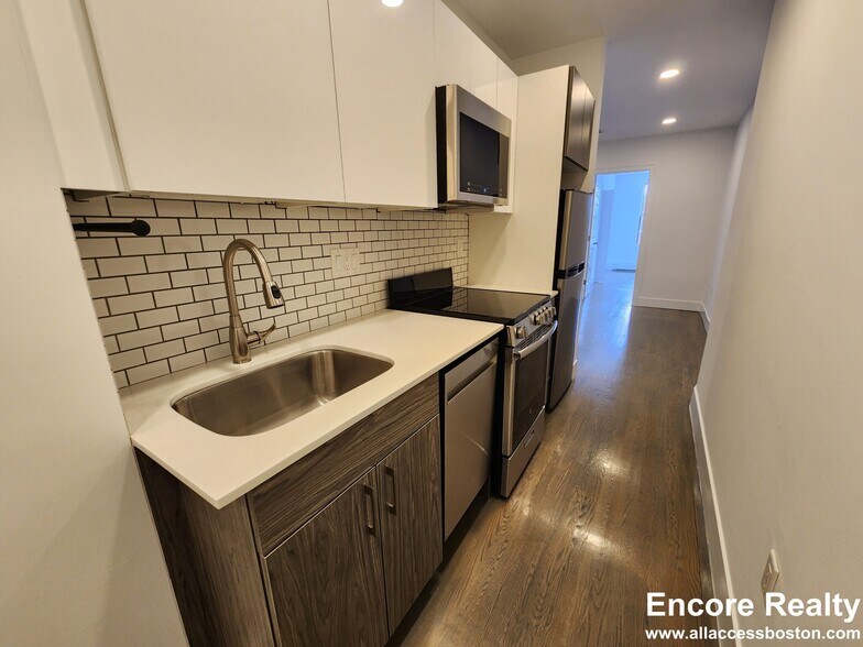 Building Photo - 80 West Cedar St