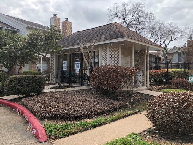 Building Photo - 10615 Briar Forest Dr
