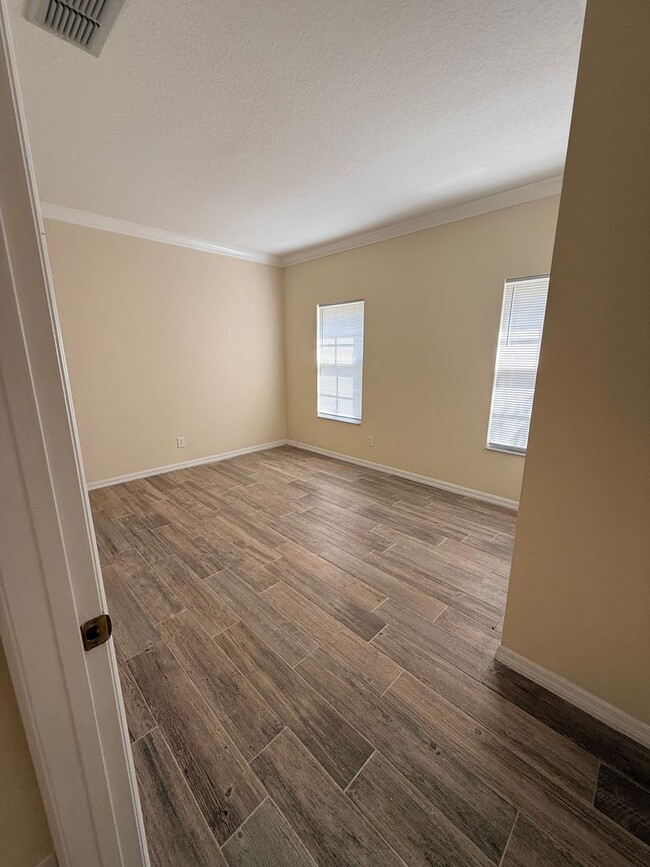 Building Photo - 1107 Croton Pl