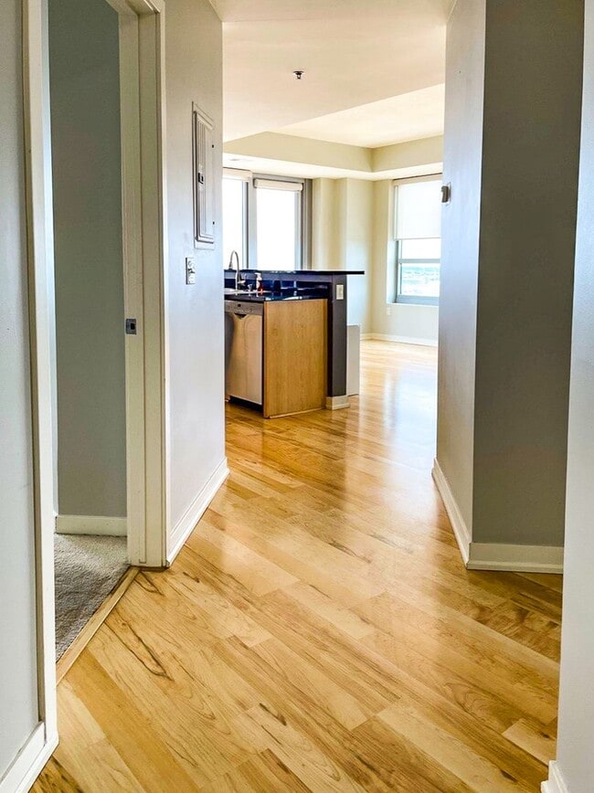 Building Photo - 21st Floor Corner Unit | Downtown Luxury Living w/ Balcony, Parking & Amenities