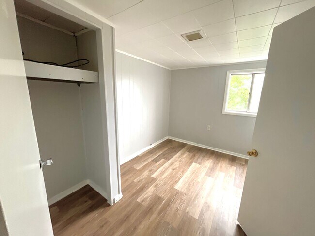 Building Photo - Renovated 3 bed 2 bath in Ambridge Heights!