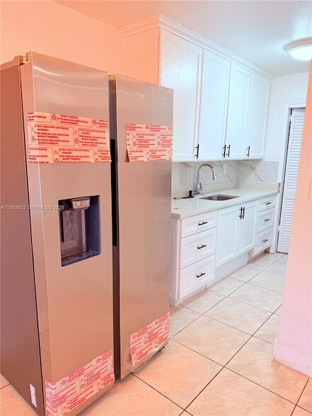 Building Photo - 824 SW 12th Ct